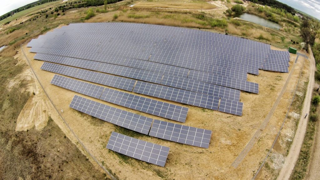 Elektrownia o mocy 0,9 MW, złożona z 3600 paneli solarnych w Kwiliczu 