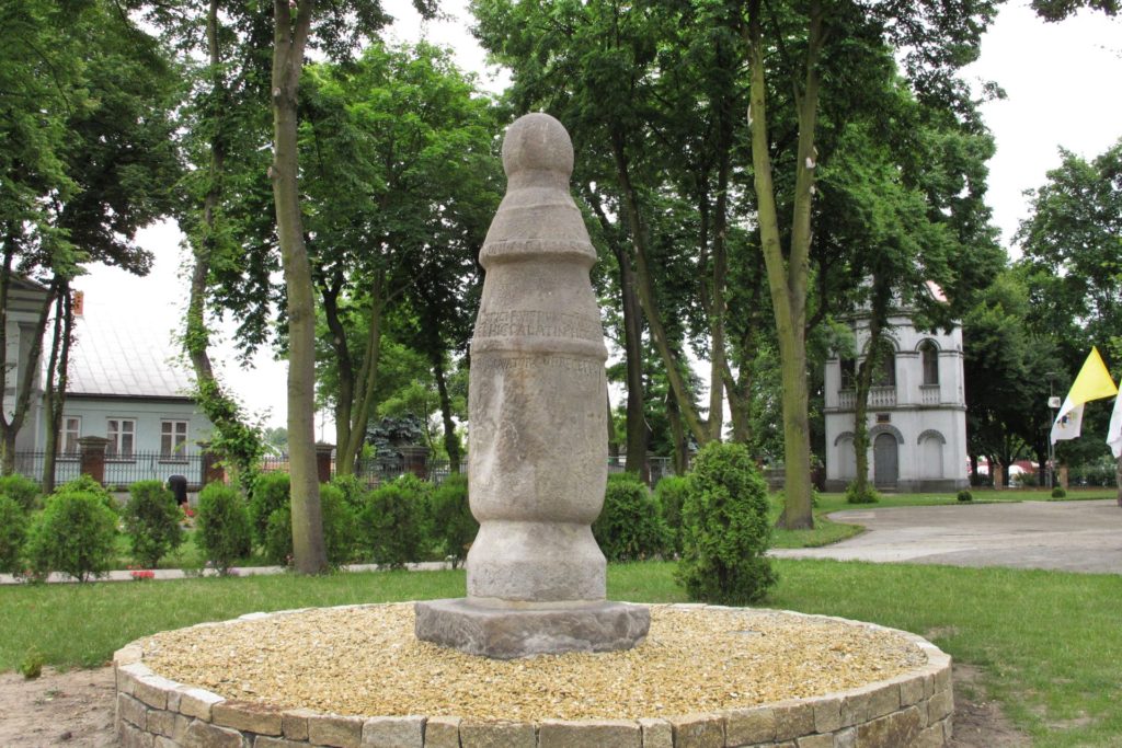 Miasto Konin zadba o najstarszy znak drogowy w Polsce – tajemniczy kamienny Słup Koniński ustawiony w 1151 r. w połowie drogi z Kruszwicy do Kalisza.