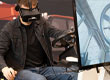 Fotografia przedstawia mężczyznę siedzącego za kierownicą symulatora. Na oczach ma gogle VR. Na przeciw niego znajduje się stanowisko komputerowe, prawdopodobnie instruktora. Zdjęcie pochodzi z archiwum beneficjenta.