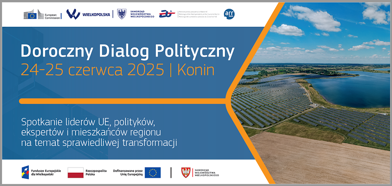 Plakat składa się z dwóch części. Większa, lewa część to napisy na niebieskim tle: Doroczny Dialog Polityczny, 24 do 25 czerwca 2025 Konin, Spotkanie liderów UE, polityków, ekspertów i mieszkańców regionu na temat sprawiedliwej transformacji. Na dole i na górze znajdują się loga organizatorów. Po prawej stronie jest zaś fotografia z lotu ptaka przedstawiająca rozległe pole fotowoltaiczne, położone nad jeziorem. Plakat pochodzi z archiwum Urzędy Marszałkowskiego Województwa Wielkopolskiego.